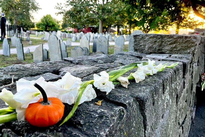 1692 Salem Night Walking Tour - How the guide turns the 1692 witch trials into a clear story