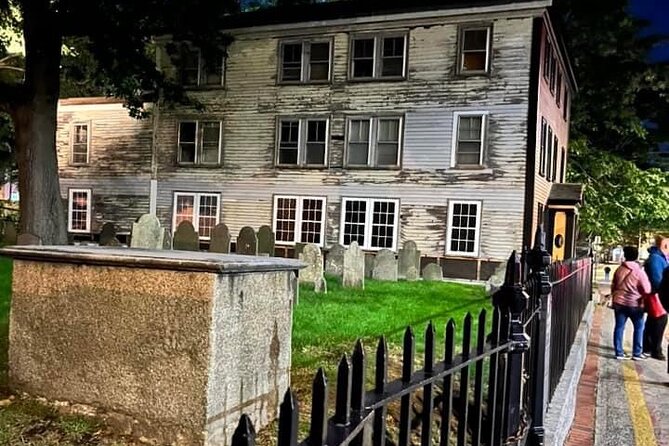 A Ghost Hunting Tour Specters and Apparitions in Salem - What makes this Salem ghost hunt feel different