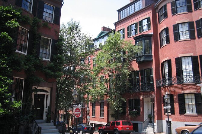 Arrival Private Transfer: Boston Airport BOS to Boston City in Luxury SUV - Where you start: BOS pickup point and what the meet implies