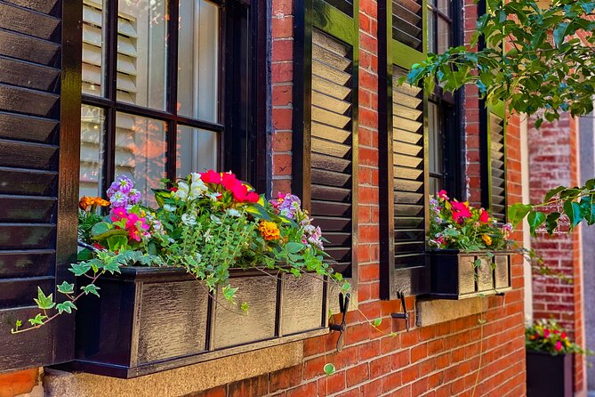 Beacon Hill + Back Bay History + Photo Walking Tour(SMALL Group) - Stop 5: Boston Public Garden, the First Botanical Garden in America