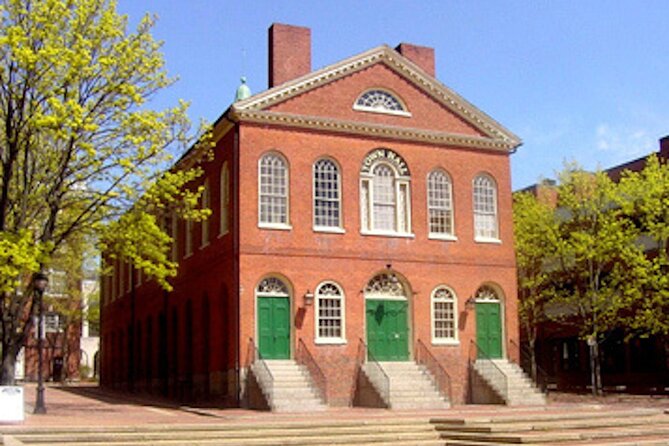 Best Hocus Pocus Movies & More Tour - Salem Common: The Hocus Pocus Anchor, Plus Joy and Hubie Halloween