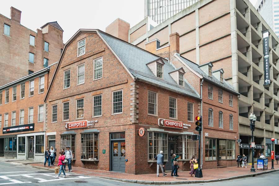 Boston: 2-Hour Historic Walking Tour - Beacon Hill gaslights and Louisburg Square: the neighborhood slow-down