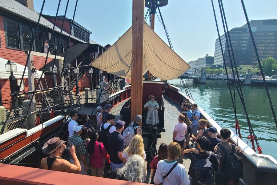 Boston: Boston Tea Party Ships and Museum Interactive Tour - Museum holograms: characters argue right in front of you