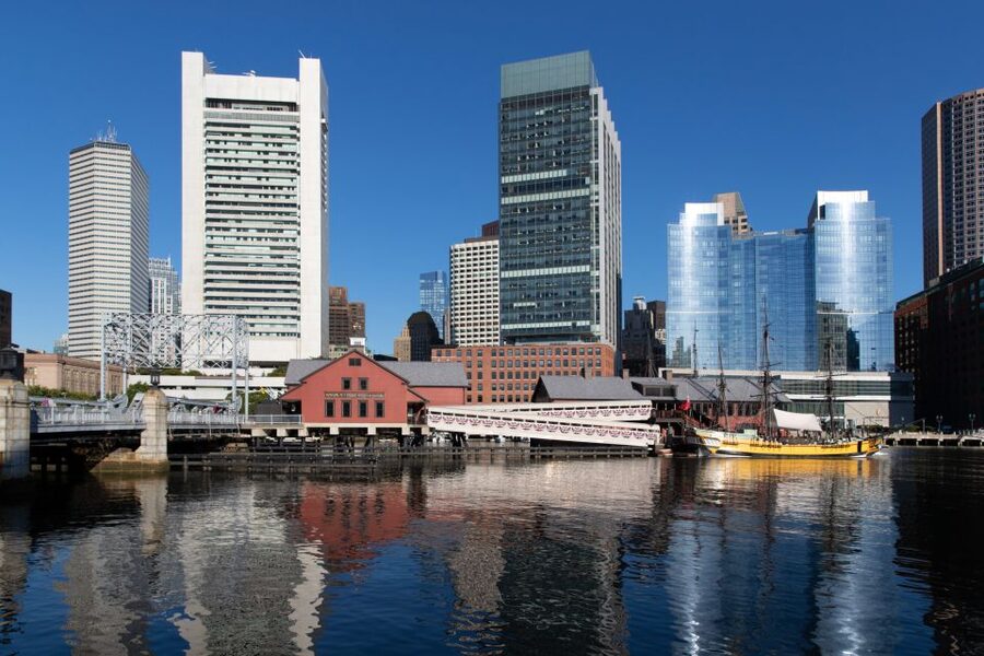 Boston: Boston Tea Party Ships and Museum Interactive Tour - Wraparound theater battle: how the lesson lands