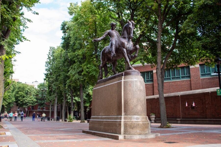 Boston: City History and Highlights Audio App Walking Tour - Entering Boston with a GPS-Driven Audio Story