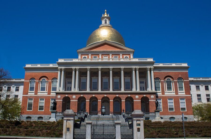 Boston: City History and Highlights Audio App Walking Tour - The North End Molasses 1919 Story and the Boston Common Connection