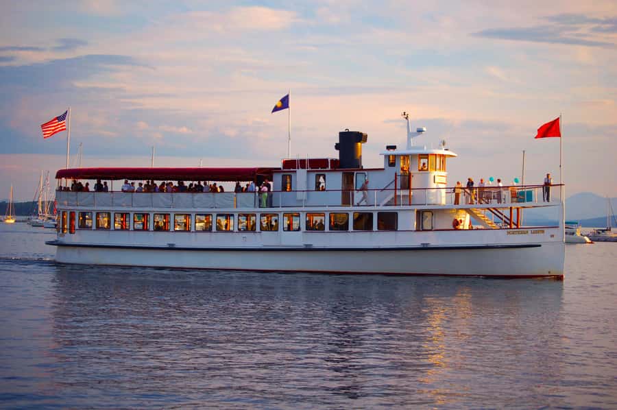 Boston: City Lights Sightseeing Cruise on Classic Boat - Key things I’d focus on before you board