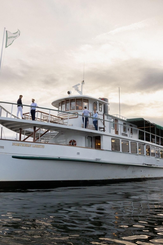 Boston: Cocoa and Carols Holiday Cruise - Cocoa and Carols on Boston Harbor, the easy way to do winter sightseeing