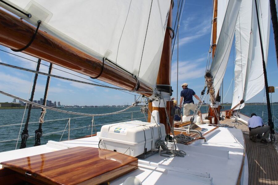 Boston: Downtown Harbor Sailing Cruise - Drinks onboard, bringing a picnic, and what to pack
