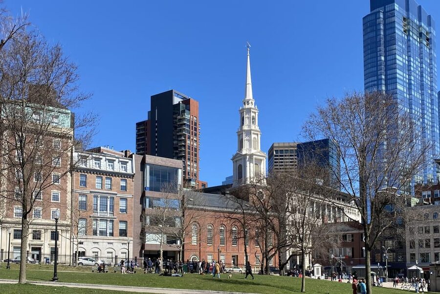 Boston: Freedom Trail Guided Walking Tour in French - Entering Boston Common: the start point that makes the whole day easier