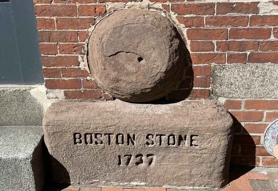 Boston: Freedom Trail Guided Walking Tour in French - Faneuil Hall and the places where crowds turned into decisions