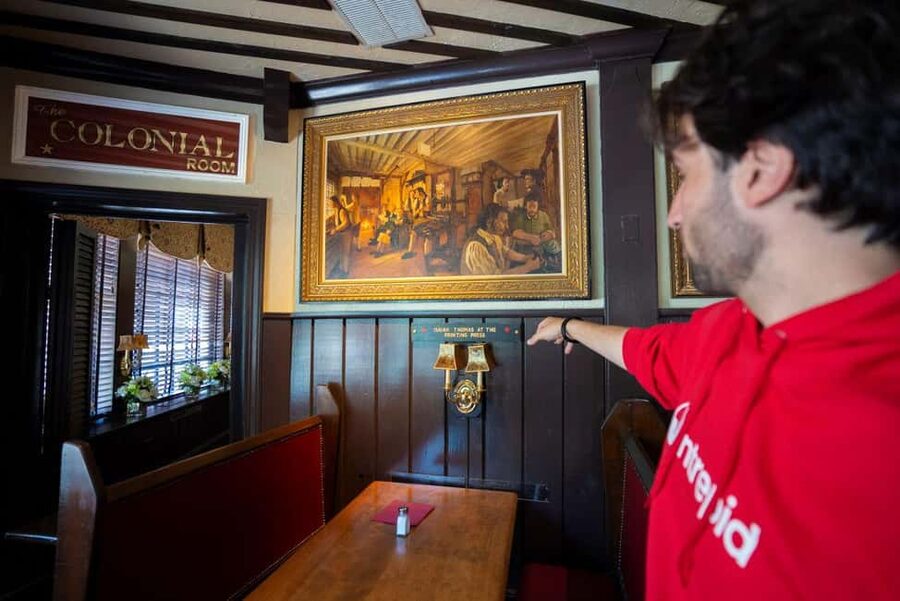 Boston: Guided Seafood Tasting and History Tour - Tasting Plan: Lobster Roll, Clam Chowder, and Seasonal Shellfish