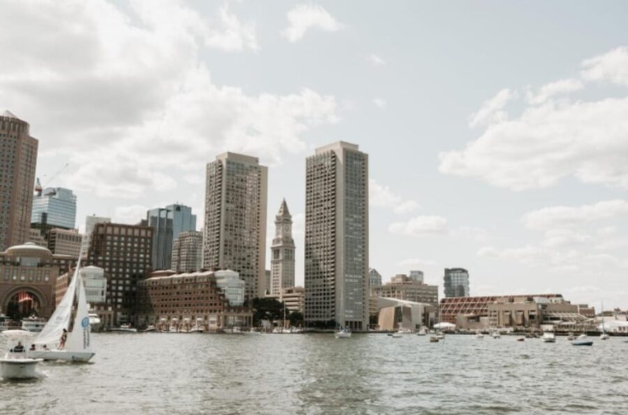 Boston: Harbor and Charles River Architecture Boat Tour - Charles River Locks: where waiting can affect your timing