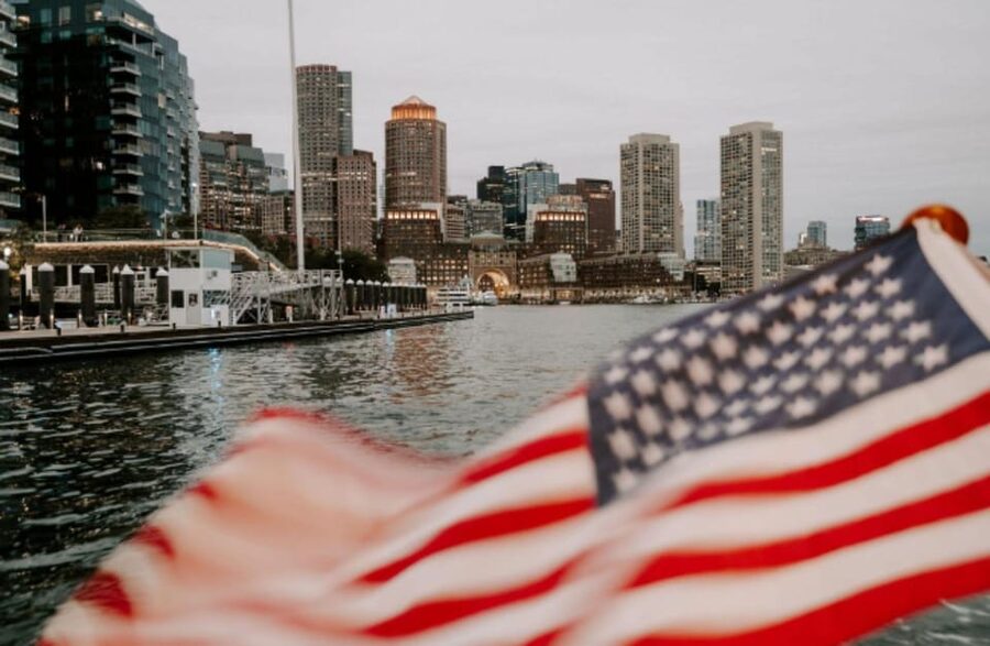 Boston: Harbor and Charles River Architecture Boat Tour - Gliding past Boston and Cambridge in the same view