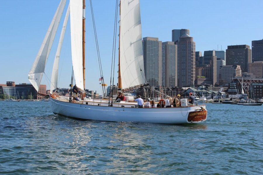 Boston: Harbor Champagne Sunset Sail from Rowes Wharf - Waterfront Park, New England Aquarium Area, and the Skyline Selfie