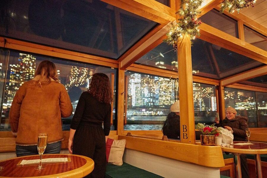 Boston: Harbor Sunset Yacht Cruise - Onboard bar, drinks, and how to avoid the most common hassle