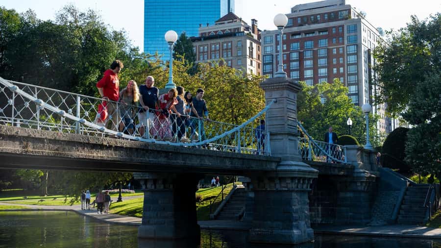 Boston History & Highlights Tour: From Revolution to Today - Ending at Boston Public Garden: Quiet Finish and Local Recommendations