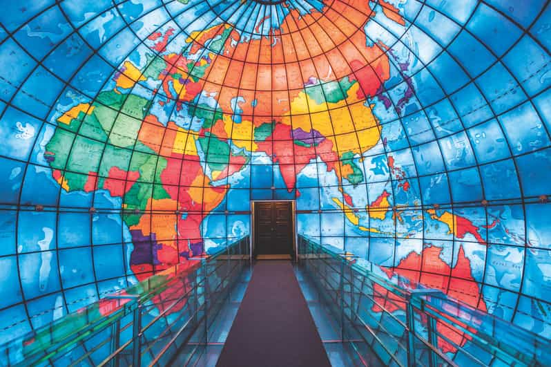 Boston: Mapparium® globe + How Do You See the World?™ - Where to start: finding the How Do You See the World banners and timing your entry