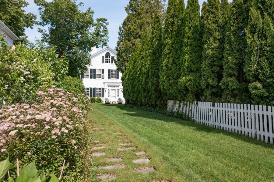 Boston: Martha's Vineyard Day Trip with Optional Island Tour - Free Time on the Island: Make It Yours With Bikes, Jeeps, or Public Buses