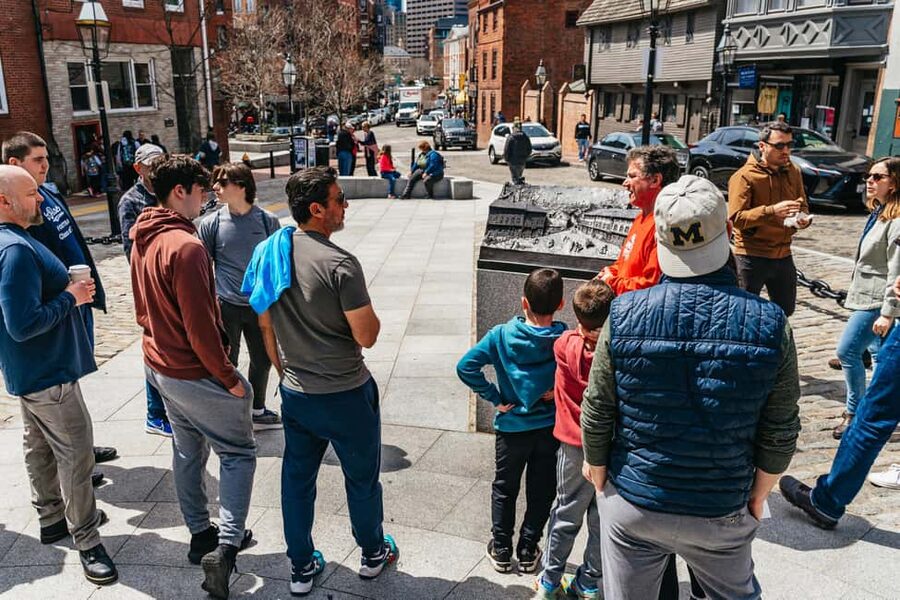 Boston: North End Pizza Walking Tour with 3 Slices & Cannoli - Freedom Trail stops, five sites, and how to make the history stick