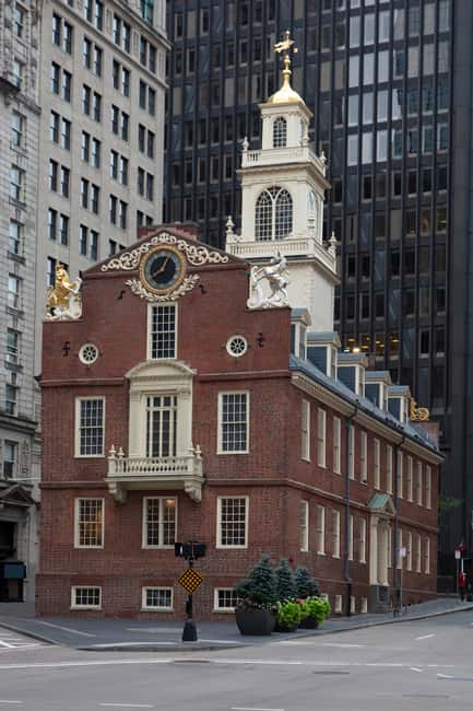 Boston: North End Walking Tour with Private Harbor Cruise - Tall Ship Boston, Nantucket Lightship, Fort Independence, and Pier 4
