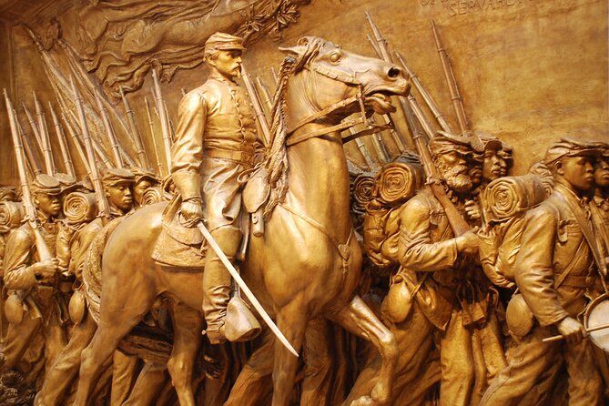 Boston's Freedom Trail: A Revolutionary Walking Tour - Old North lantern signal and Copp’s Hill battlefield edges
