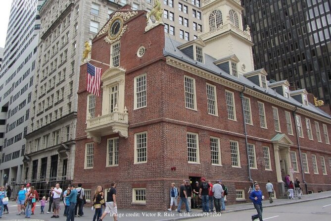 Boston’s Freedom Trail: Private Tour including Paul Revere House - Boston Public Market break: cider snacks from Red Apple Farm