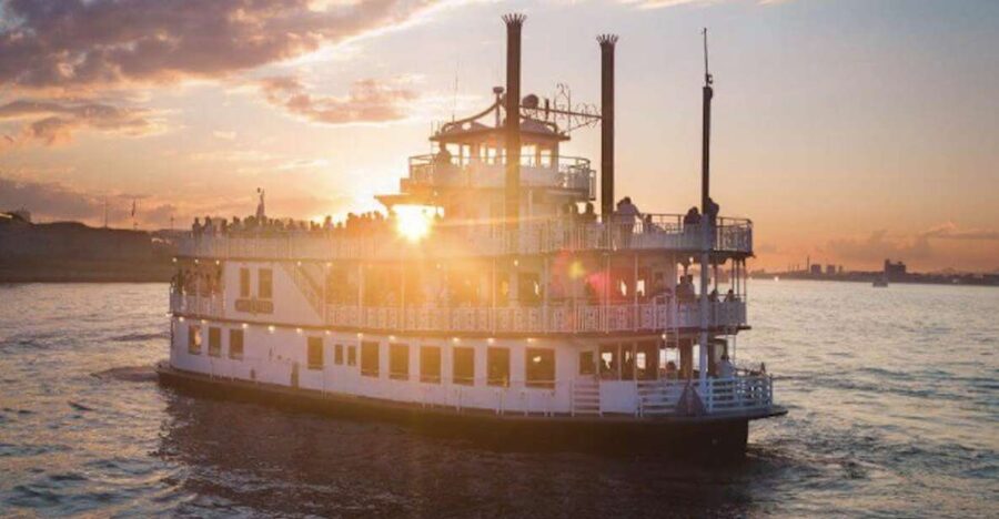 Boston: Scenic Moonlight Harbor Cruise - The point of this cruise: Boston’s lights, plus the water’s calm