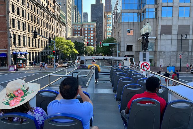 Boston Sightseeing Single Ride Pass With Double Decker Tour Bus - Live guide versus prerecorded narration: what to expect