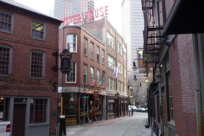 Boston Sightseeing Tour - a fully-narrated driving tour - Your 3-hour route: how the story moves across Boston