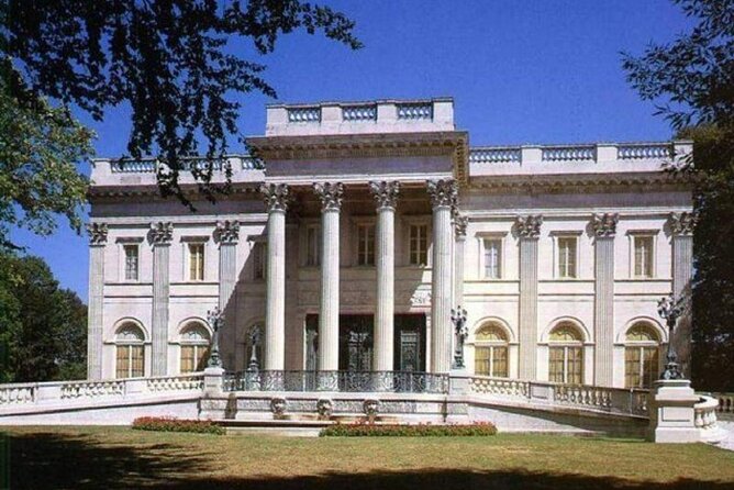 Boston to Newport: Breakers and Marble House Small Group Tour - Newport orientation and lunch: pick your own waterfront mood