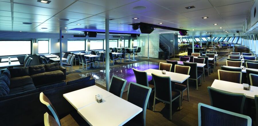 City Cruises Boston: Harbor Buffet Lunch or Dinner Cruise - Rooftop lounge vs indoor dining: how to choose your spot