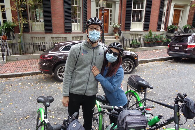 Comfort Hybrid Boston City Bike Rental - What’s Included With the Rental: Helmet, Lock, and a Bike Map