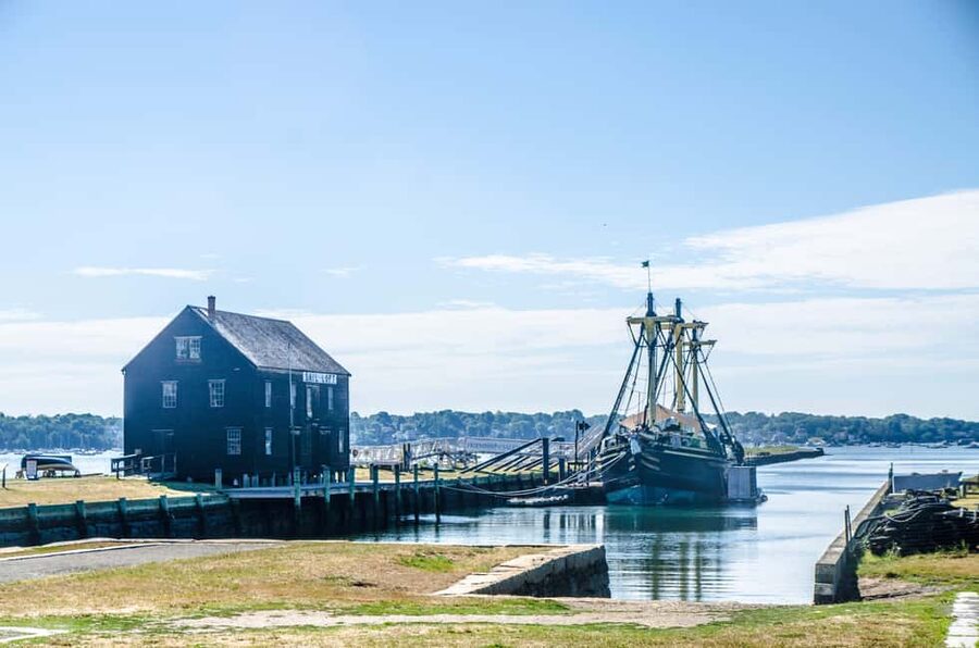 From Boston: Salem & Hammond Castle Semiprivate Day Trip - Proctor’s Ledge plus Gloucester-area ocean cliffs for the best views