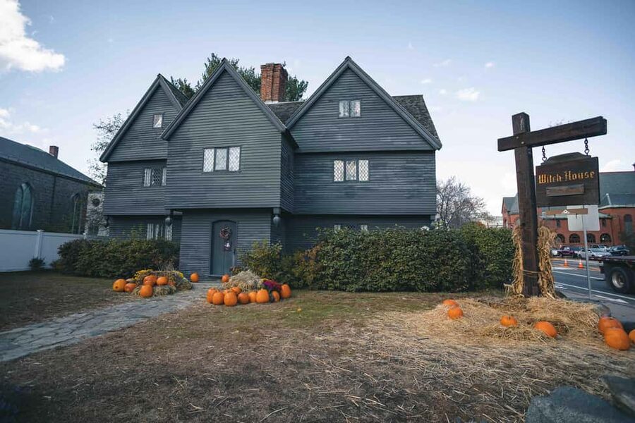 From Boston: Salem & Hammond Castle Semiprivate Day Trip - How to pace Hammond Castle without feeling rushed