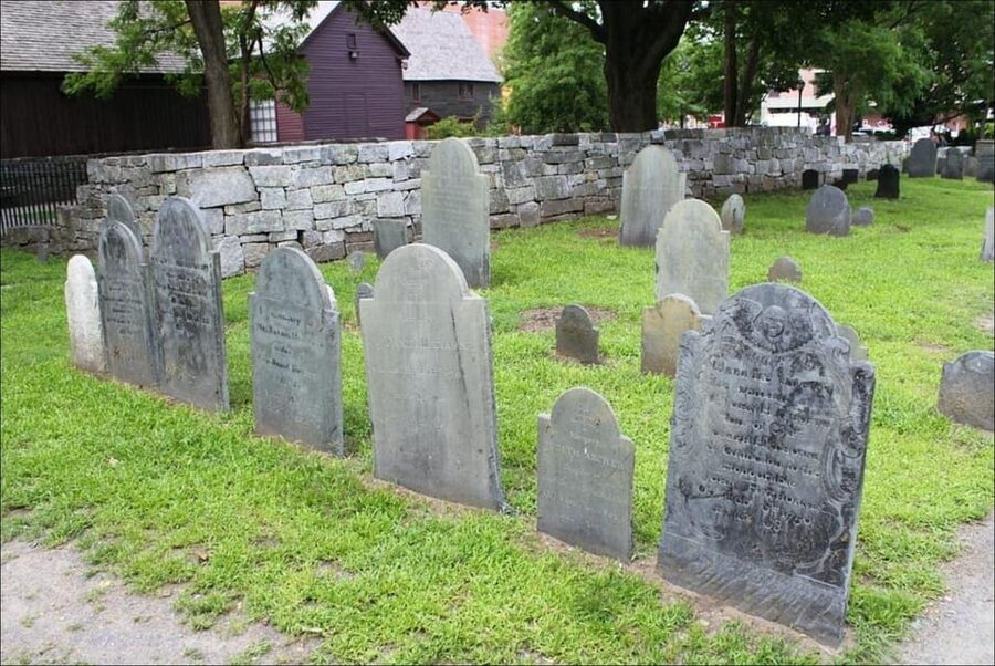 From Boston: Salem & Hammond Castle Semiprivate Day Trip - Movie-fan stops in Salem: Hocus Pocus locations without losing the plot