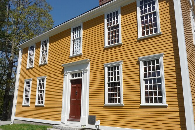 Full-Day Minivan Tour of Revolutionary Boston, Lexington and Concord - Lexington Green and the debate about origins: a site with one big story