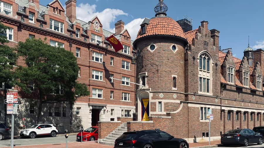 Harvard: America's oldest university - walking tour in French - Why a French walking tour at Harvard Yard is such a smart plan