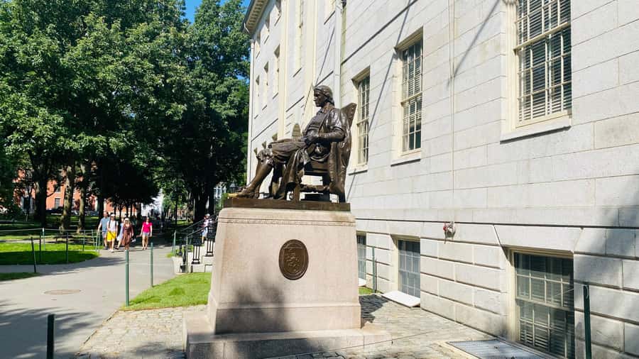 Harvard: America's oldest university - walking tour in French - Souvenir stop, plus what to do right after