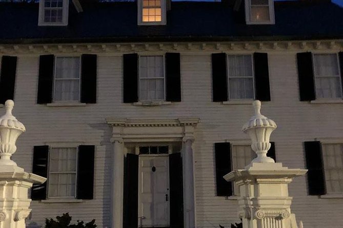 Haunted Footsteps Best Ghost & Paranormal Salem Tour - Rockafellas Restaurant alley and the Blue Lady murder story