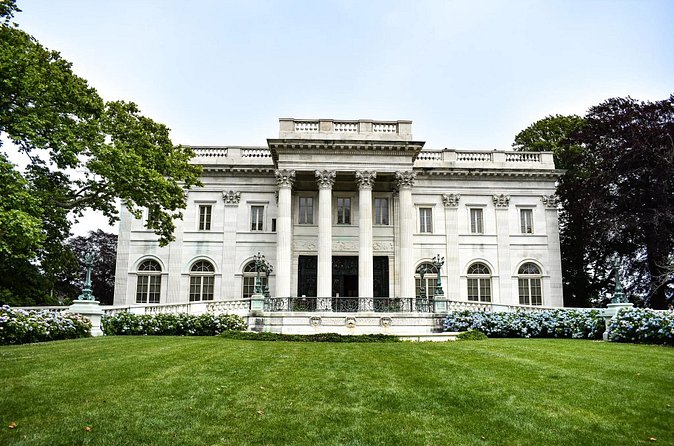 Marble House,The Breakers&Downtown Newport 1-Day Tour - What to bring so you’re comfortable all day