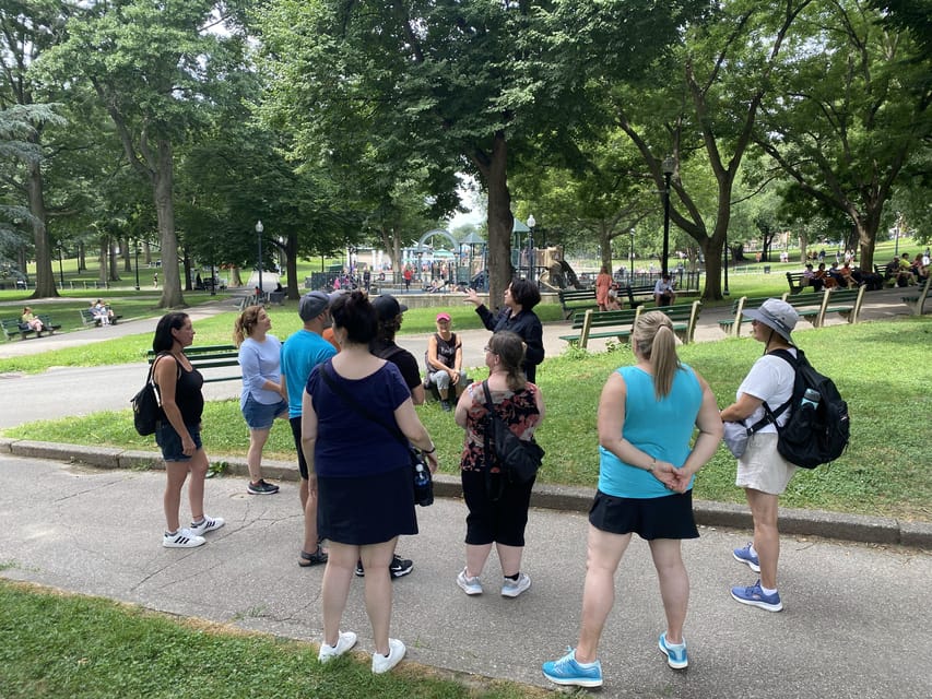 Old Boston: Beacon Hill & Back Bay Walking Tour in French - A short stop that keeps the story moving
