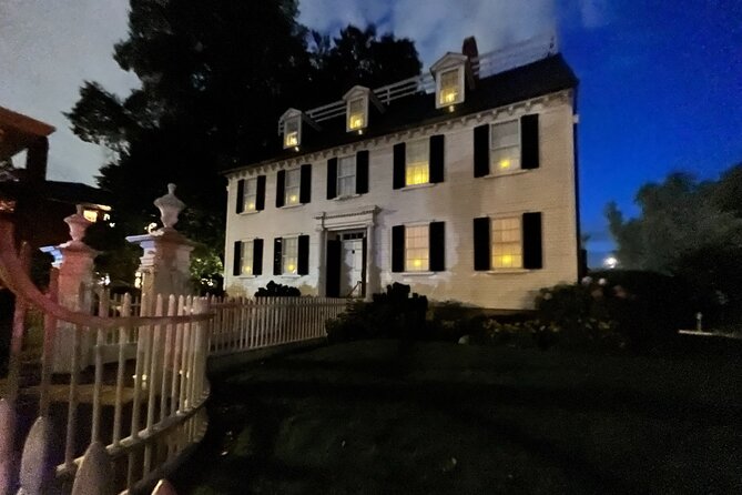 Old Salem Ghost Tour with Ghost Hunting Gear - Meeting at the Bewitched statue: timing, crowds, and expectations