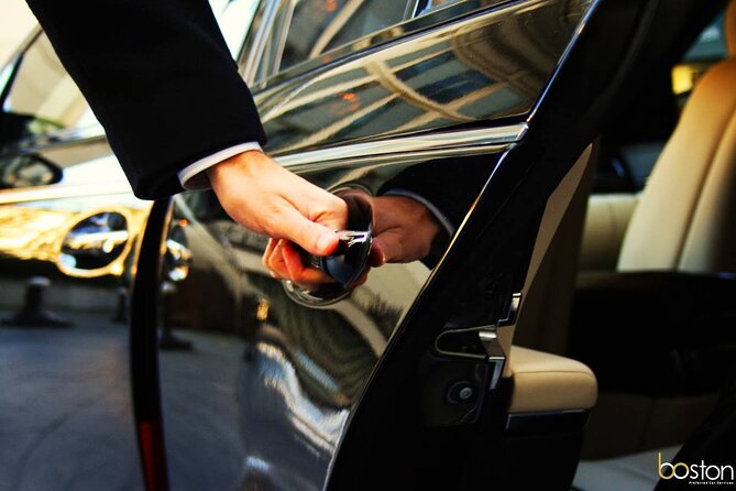 Private Boston Airport Transportation - One Way - How the LIMOS area pickup works, and why timing is everything