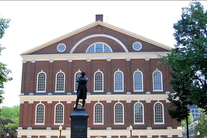 Private City Tour of Boston and Cambridge - Boston Common, Beacon Hill, and Boston Public Garden in the middle of the day