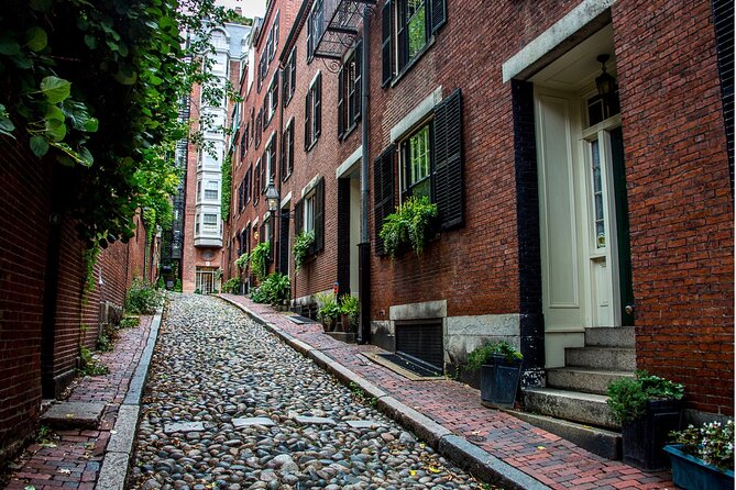 Private driving tour of Boston groups of 5-6 - Freedom Trail by car: from Boston Common to USS Constitution