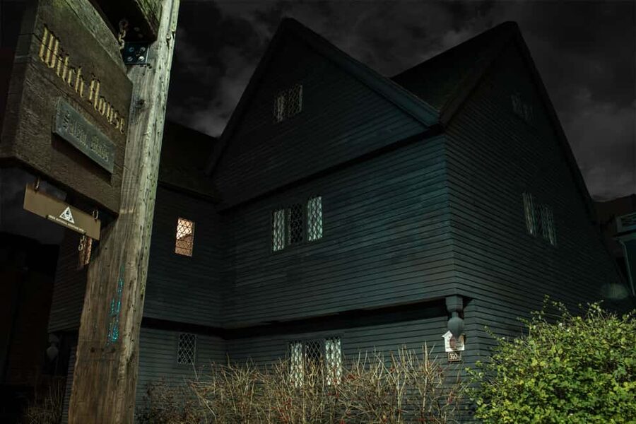 Salem: Boos and Brews Haunted Pub Crawl - Salem Haunted Pub Crawl, In One Smart Walk