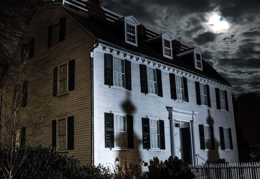 Salem: Boos and Brews Haunted Pub Crawl - Who This Tour Fits Best