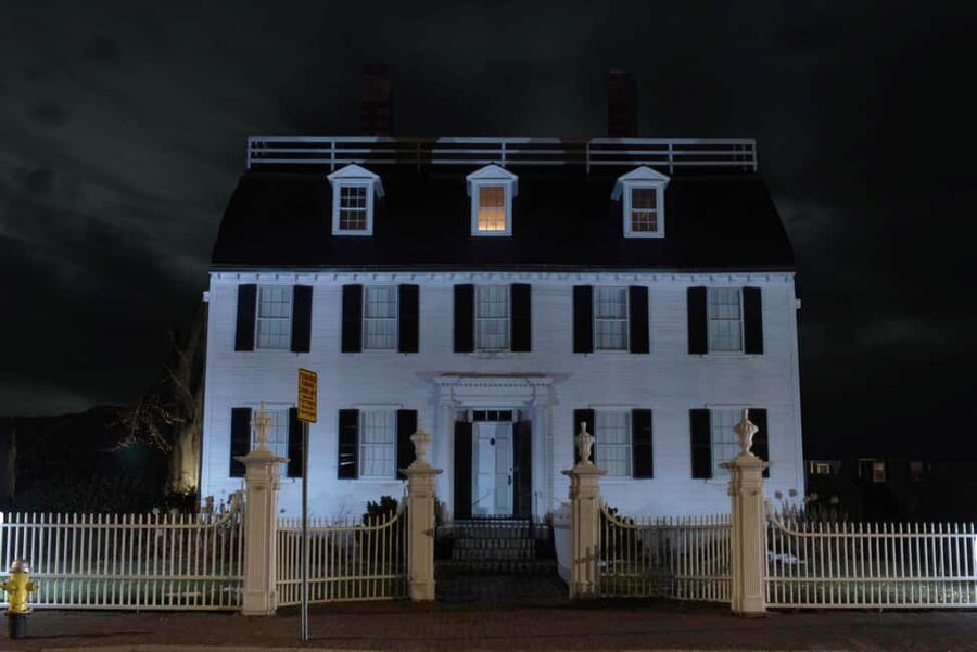 Salem: Boos and Brews Haunted Pub Crawl - Mobility and Weather: Plan Around the Reality