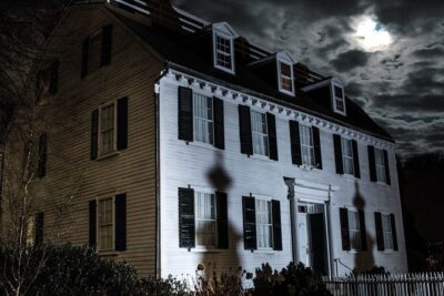 Salem Ghost Tour: Witches & Wicked Whispers